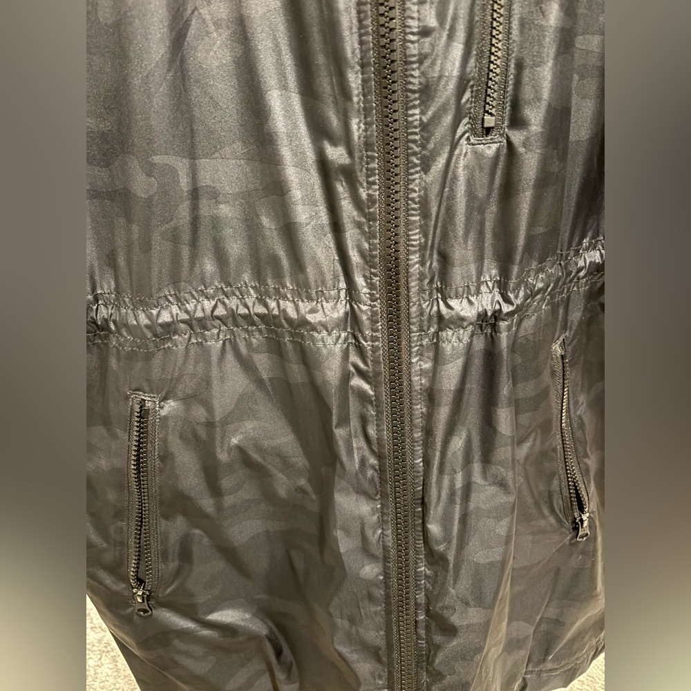 GapFit Recycled Padded Parka Camo color - Picture 4 of 7